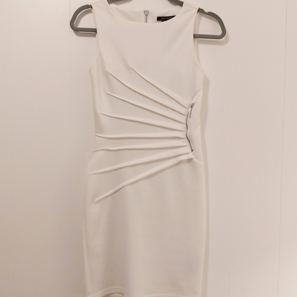 °○White Sleeveless Dress○°Pleated front with Zipper - Picture 1 of 4
